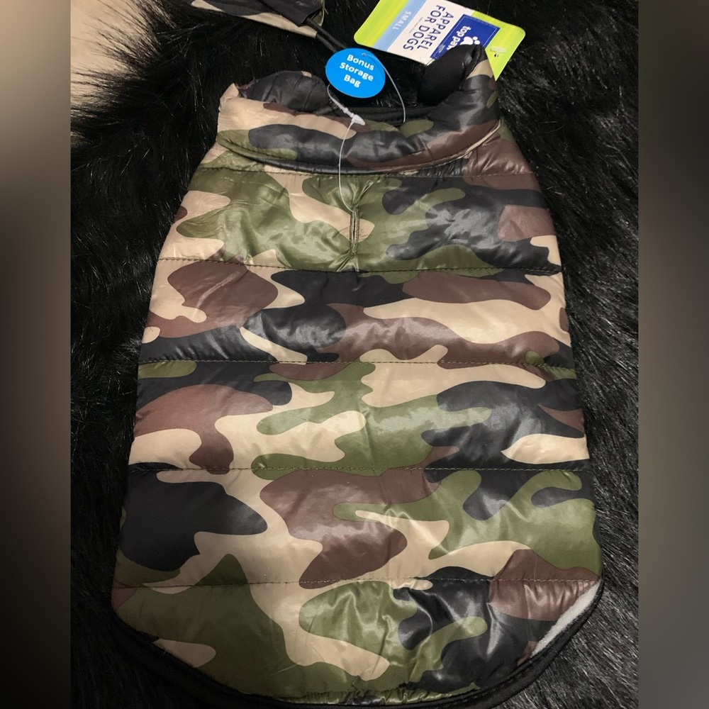 NWT Top Paw green camp doggie vest with matching storage bag, Size Small
